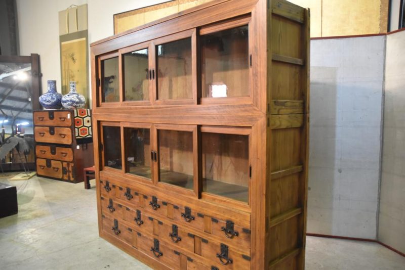 Merchant's Show Case
