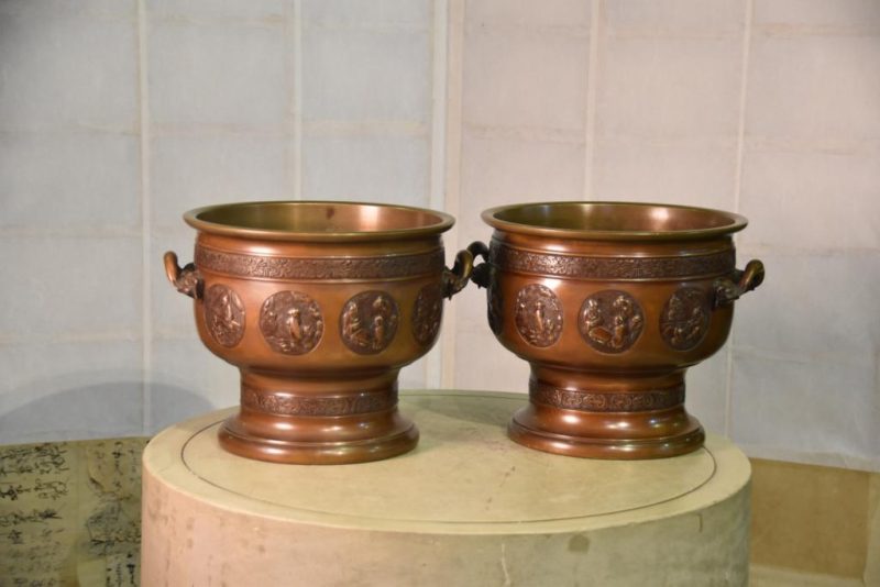 A Pair of Japanese Antique Bronze Jardiniere