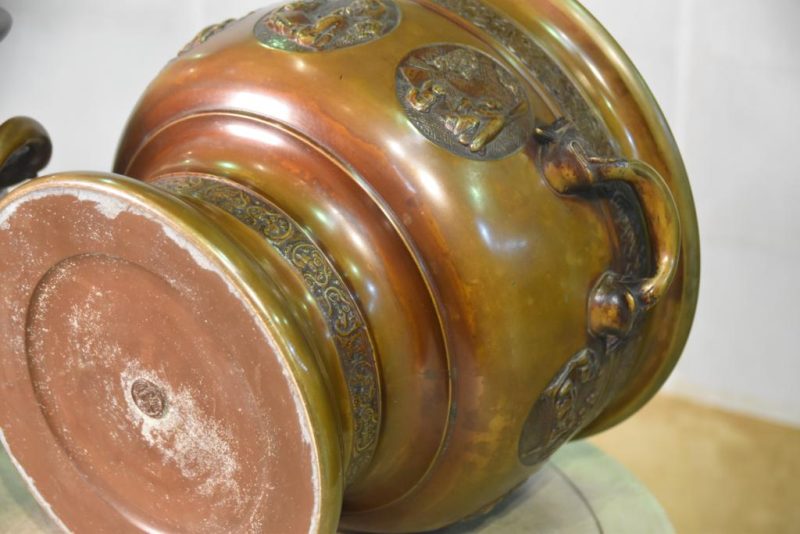A Pair of Japanese Antique Bronze Jardiniere - Image 3