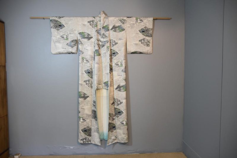 Vintage Kimono with Fan Designs - Image 6