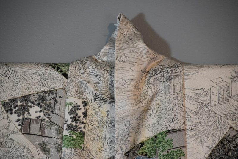 Vintage Kimono with Fan Designs - Image 10