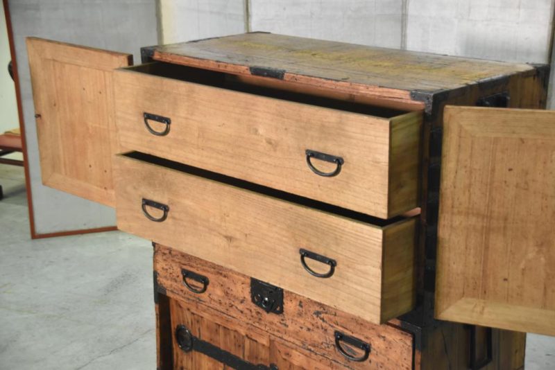 Edo Period Kannon Biraki Tansu Clothing Chest on Chest - Image 13