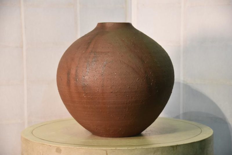 Large Bizen Pottery Vase - Image 2