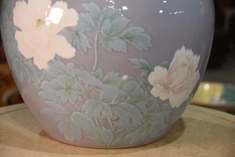 Large Peony Ceramic Vase. - Image 2