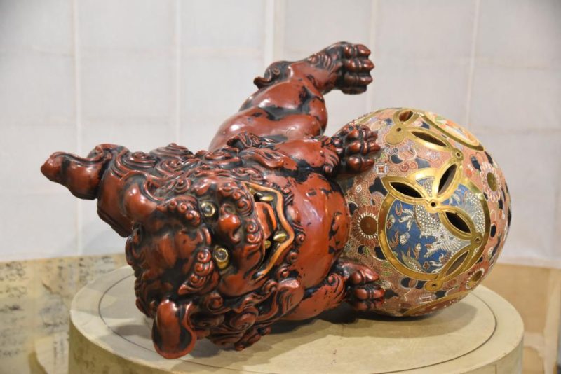 Large Kutani Pottery Shishi Buddhist Lion Dog - Image 4