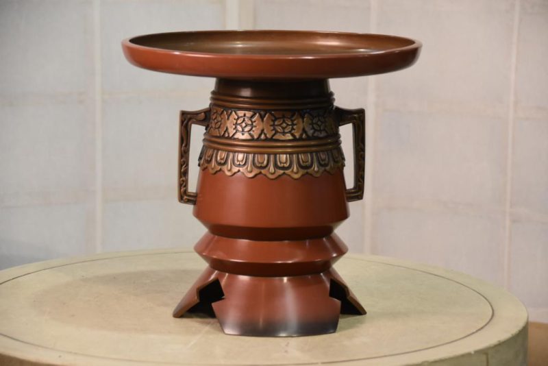 Japanese Bronze Usubata Ikenobu Flower Vase - Image 2