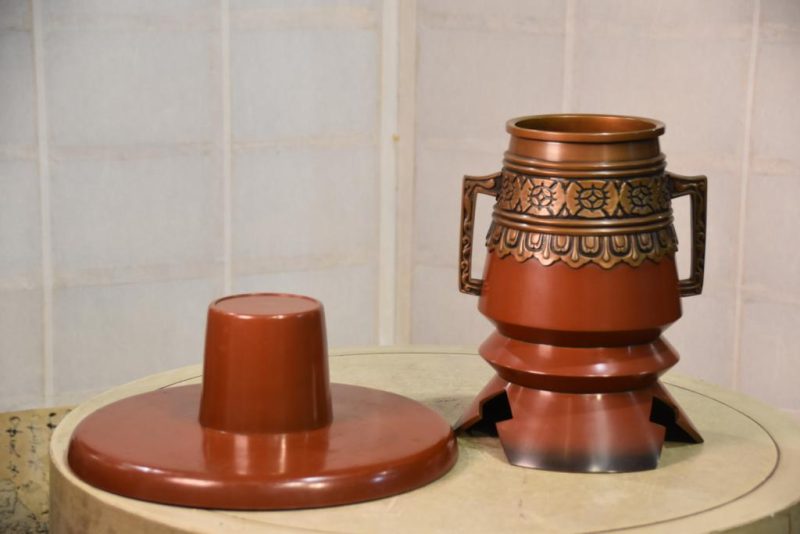 Japanese Bronze Usubata Ikenobu Flower Vase - Image 3