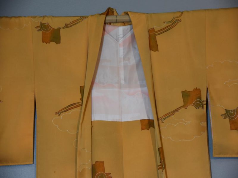 Lady's Silk Jacket - Image 5