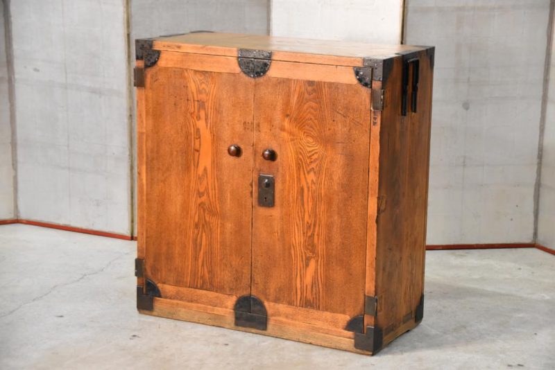 Thick Elm Wood Merchant Chest Width:970mm - Image 17