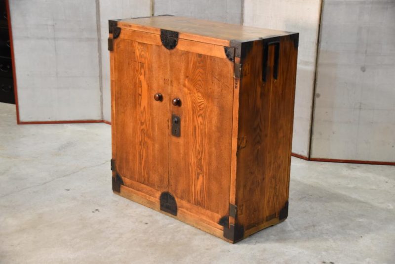 Thick Elm Wood Merchant Chest Width:970mm - Image 15