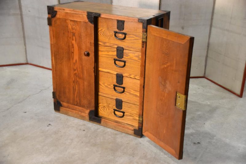 Thick Elm Wood Merchant Chest Width:970mm - Image 14
