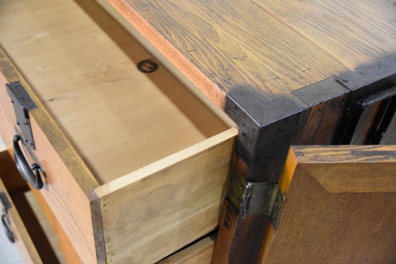Thick Elm Wood Merchant Chest Width:970mm - Image 9