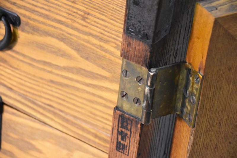 Thick Elm Wood Merchant Chest Width:970mm - Image 8