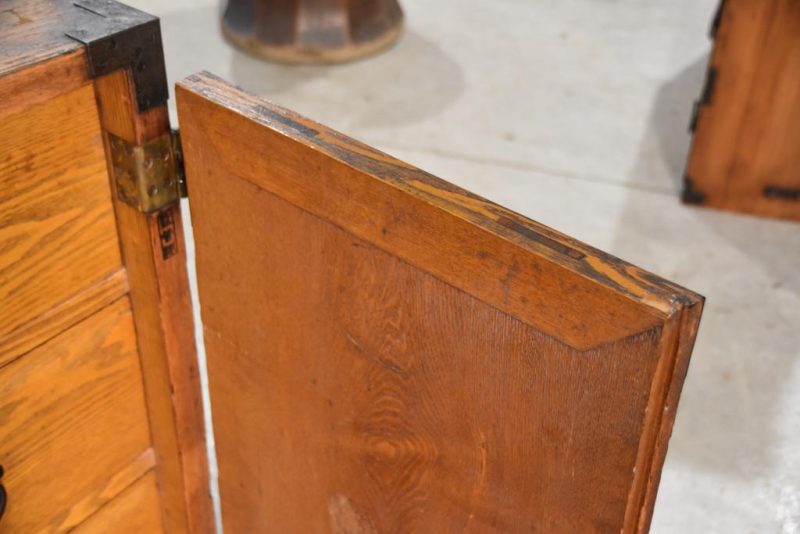 Thick Elm Wood Merchant Chest Width:970mm - Image 2