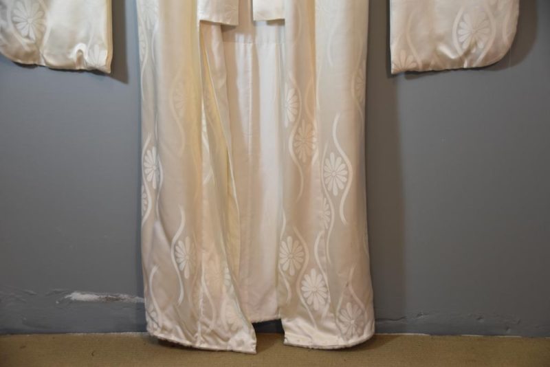 Japanese Silk Wedding Kimono - Image 5