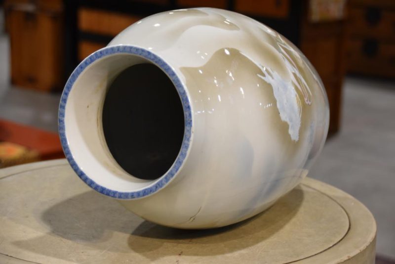 Japanese Porcelain Dragon Vase - Image 4