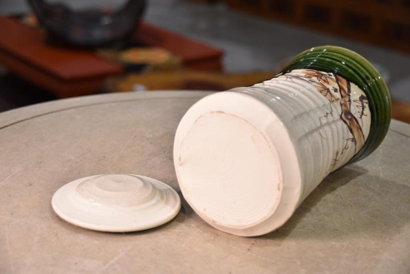 Oribe Pottery Mizuzashi used in the Tea Ceremony - Image 3