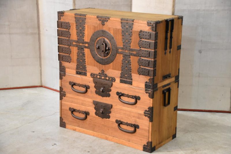 Meiji Period Ryobiraki Kasane Dansu Clothing Chest - Image 17