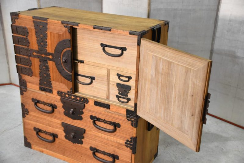 Meiji Period Ryobiraki Kasane Dansu Clothing Chest - Image 9