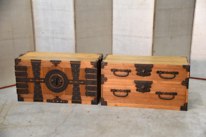 Meiji Period Ryobiraki Kasane Dansu Clothing Chest - Image 4
