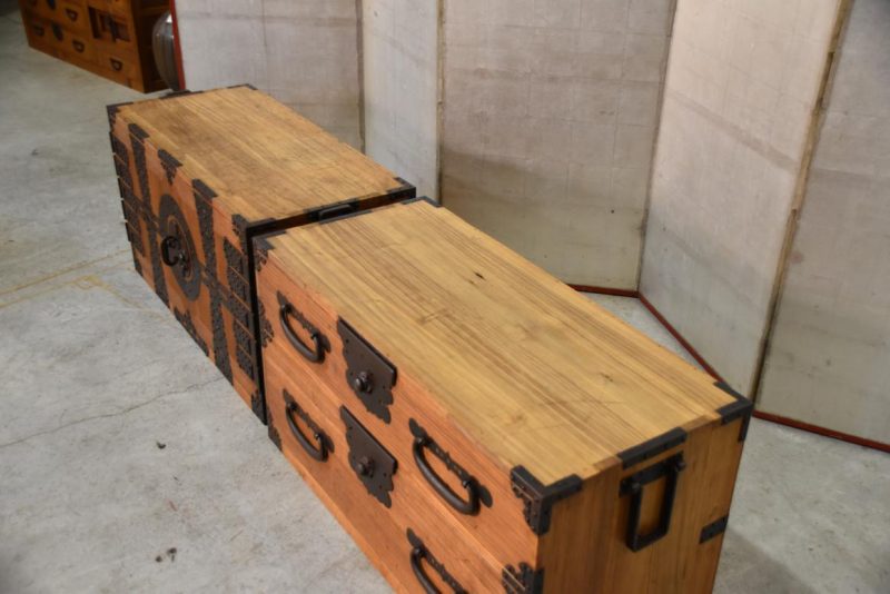 Meiji Period Ryobiraki Kasane Dansu Clothing Chest - Image 3