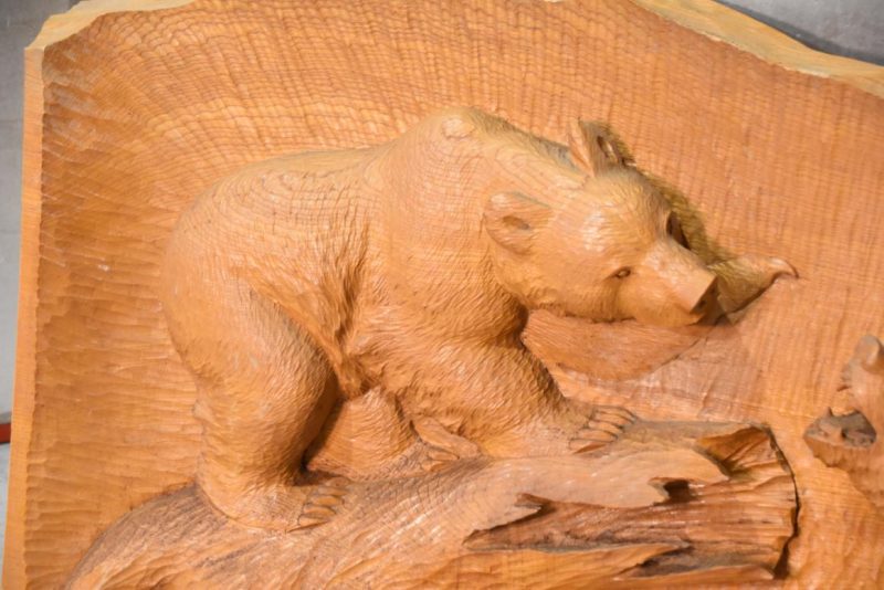 Japanese Elm Wood Hokkaido Bears Carving Width:1000mm - Image 7