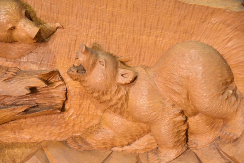 Japanese Elm Wood Hokkaido Bears Carving Width:1000mm - Image 6