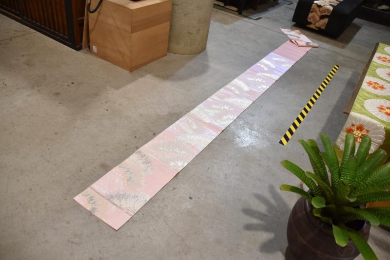 Pink Vintage Table Runner - Image 4