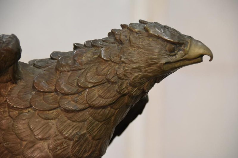 A Pair of Japanese Bronze Eagles Okimono Statue Width:630mm - Image 4