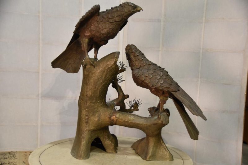 A Pair of Japanese Bronze Eagles Okimono Statue Width:630mm - Image 3