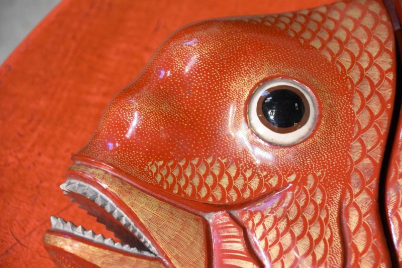 Large Lacquered Sea Bream Lidded Container Width:710mm - Image 4