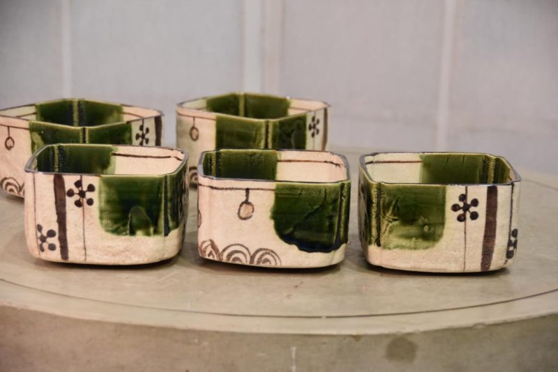 Japanese Set of 5 Oribe Pottery Bowls - Image 5