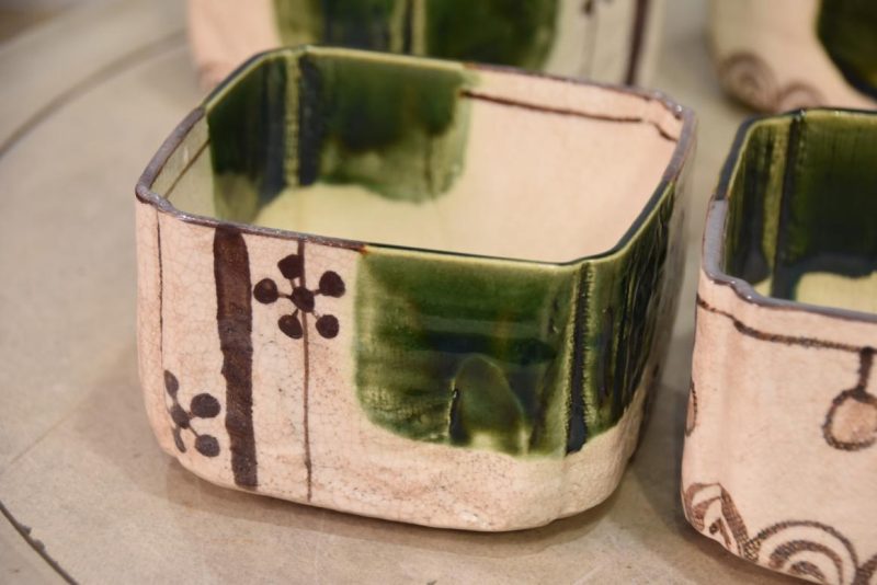 Japanese Set of 5 Oribe Pottery Bowls - Image 4