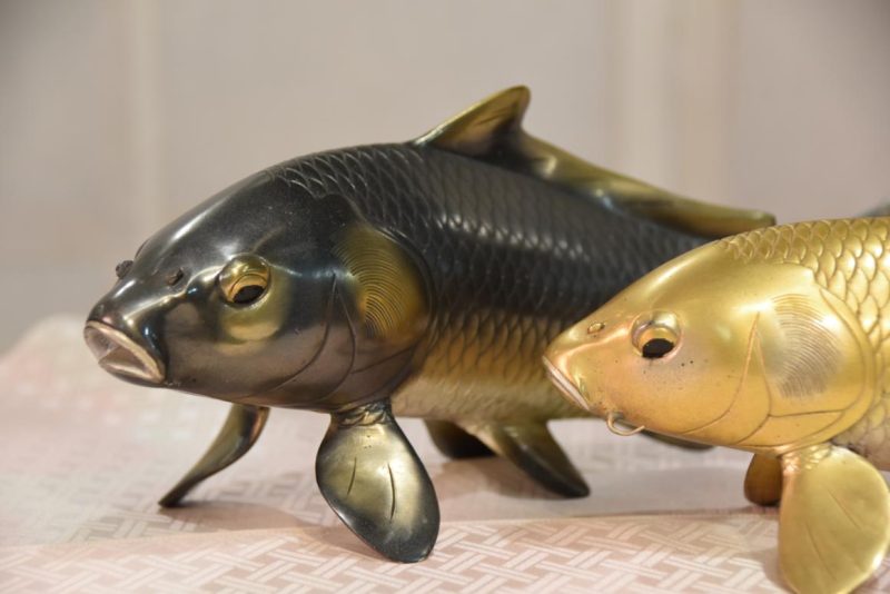 A Pair of Bronze Koi Okimono - Image 10