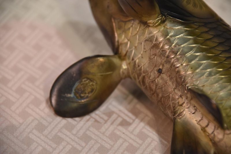 A Pair of Bronze Koi Okimono - Image 5