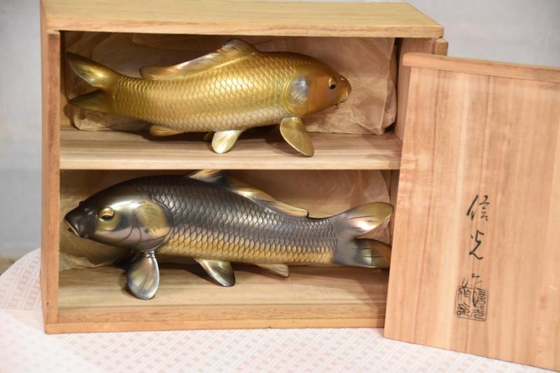 A Pair of Bronze Koi Okimono - Image 4