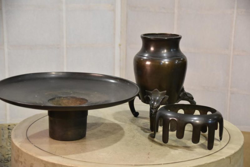 Japanese Cast Bronze Usubata Vase Width:364mm - Image 4