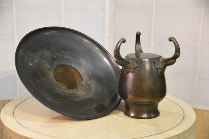 Japanese Cast Bronze Usubata Vase Width:364mm - Image 3