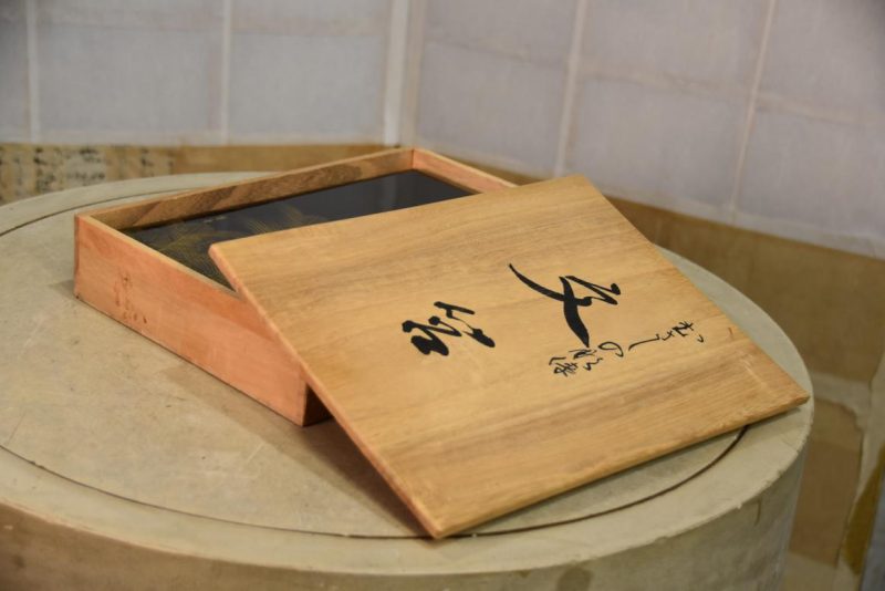 Suzuri Bako Lacquered Writing Box Width:275mm - Image 3