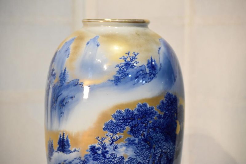 Japanese Porcelain Vase - Image 8