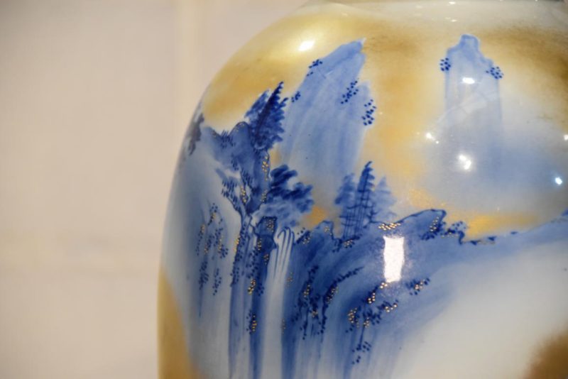 Japanese Porcelain Vase - Image 7