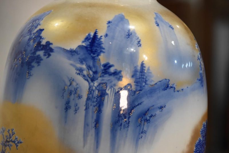 Japanese Porcelain Vase - Image 6