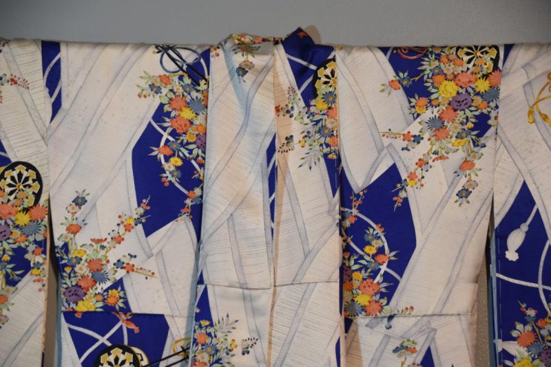 Beautiful Silk Japanese Kimono - Image 6