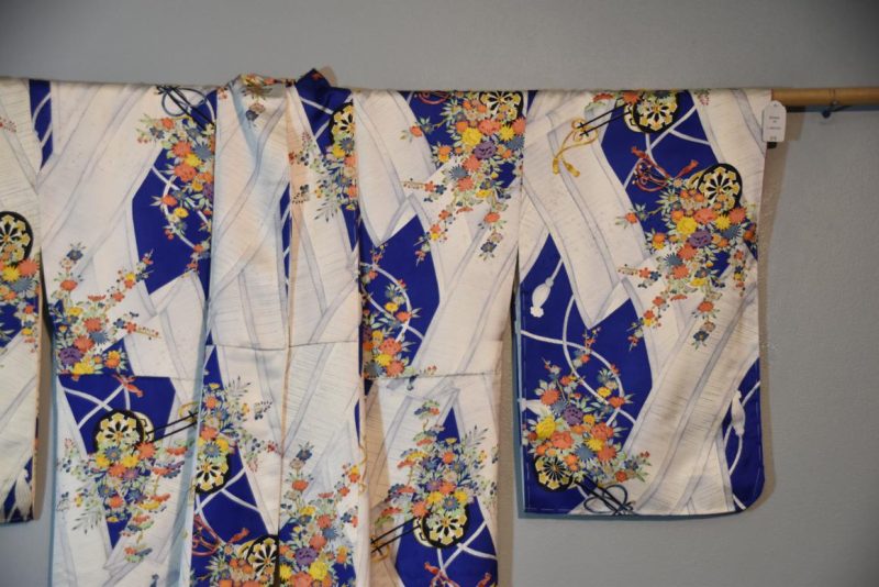 Beautiful Silk Japanese Kimono - Image 5