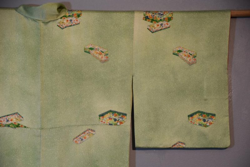 A gorgeous soft green silk Kimono - Image 7