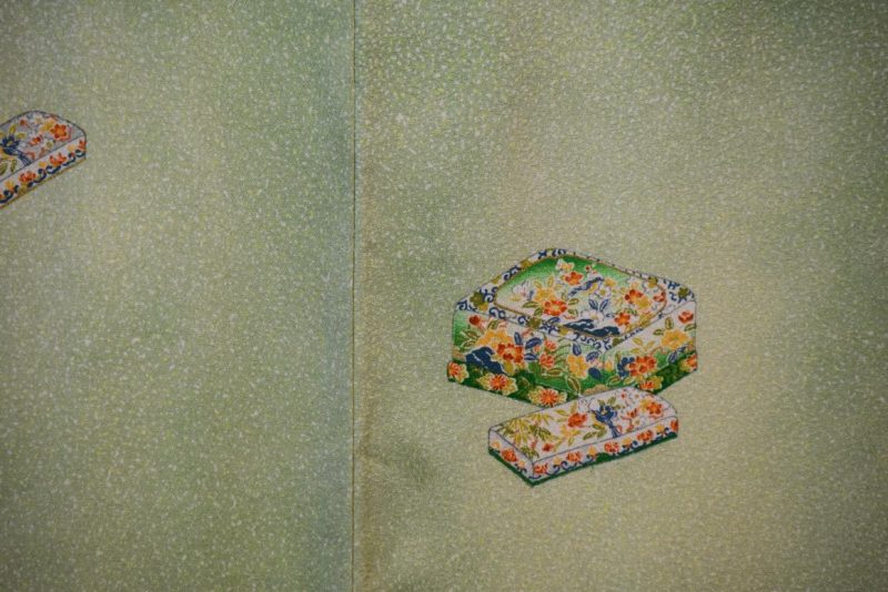 A gorgeous soft green silk Kimono - Image 6