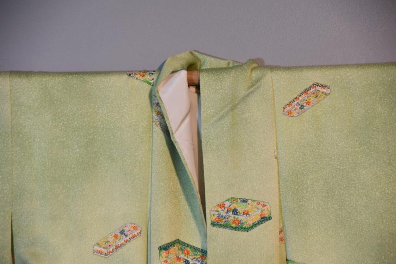 A gorgeous soft green silk Kimono - Image 4