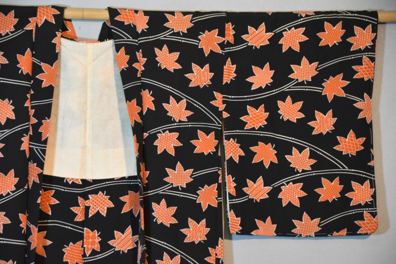 Red and Black Vintage Silk Haori - Image 3