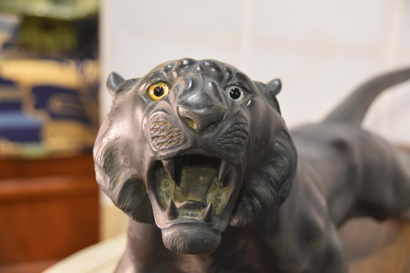 Large Japanese Bronze Tiger Width:670mm - Image 2