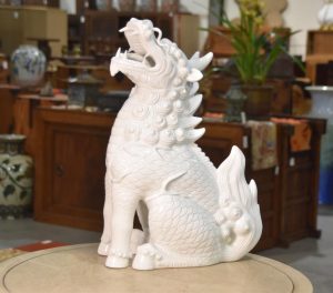 Hakuji (Porcelain) Kirin Okimono Height:485mm,